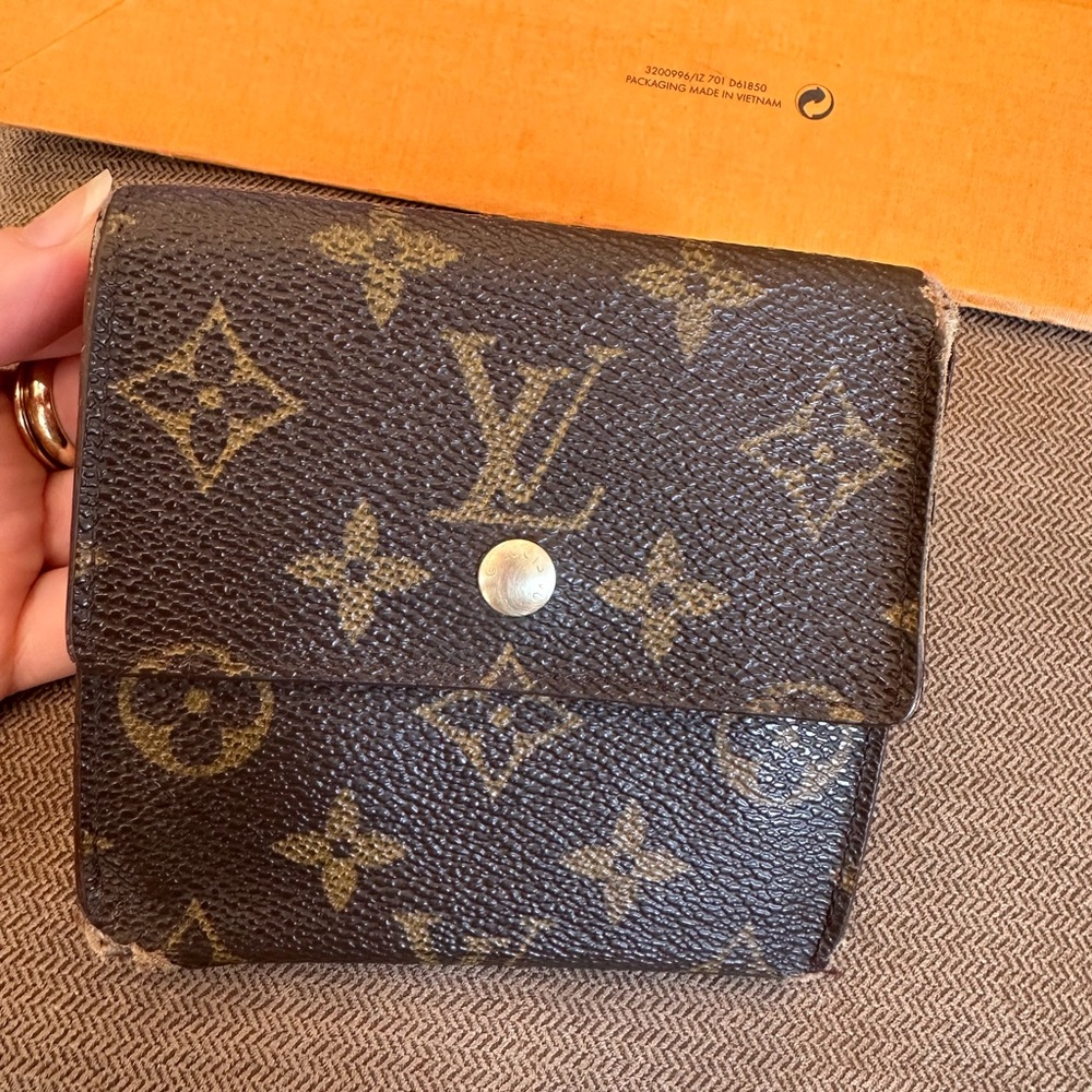 Authentic Louis Vuitton compact wallet - Picture 2 of 13